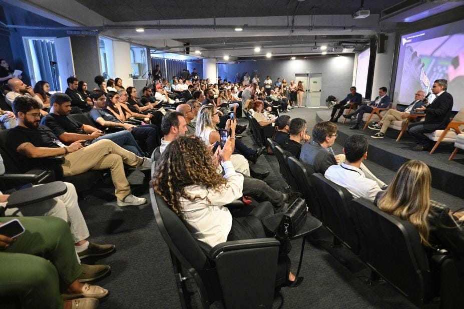 Geni Chat participa de painel do Connected Smart Cities 2026 e amplia presença na Baixada Santista